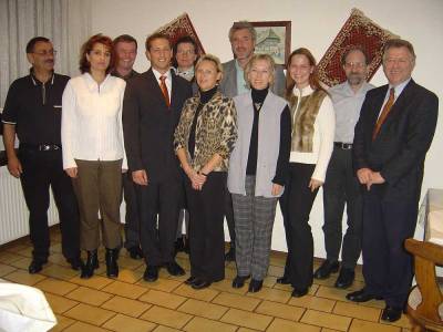 Der Vorstand 2003-2005 (v.l.n.r.): Leonhard Sebastian, Pia Winter, Hubert Rost, Stephan Heller, Michaela Heller, Ulrike Scholl, Klaus Lenz, Marianne Schulze-Berge, Katja Schulze-Berge, Norbert Schwarz, Konrad Heller