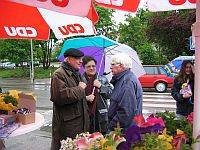 Der Europaabgeordnete Kurt Lechner besucht unseren Canvassing-Stand. 