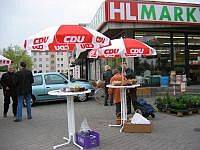 10. April 2004: Unser Ostercanvassing im Blockfeld findet gro�en Anklang. Wir verteilen an beiden Canvassing-St�nden ca. 500 Deko-Ostereier an Mutterstadter B�rgerinnen und B�rger.